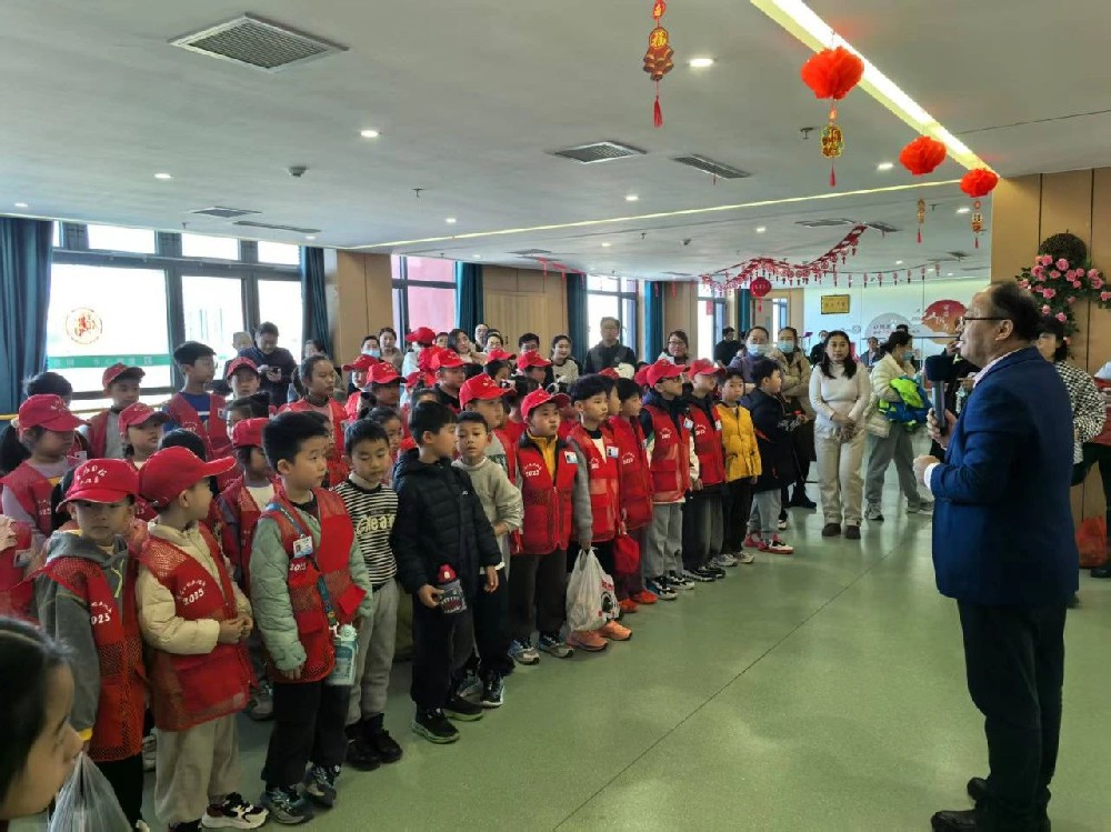 温暖满溢诚德医养：枣庄日报社小记者爱心行